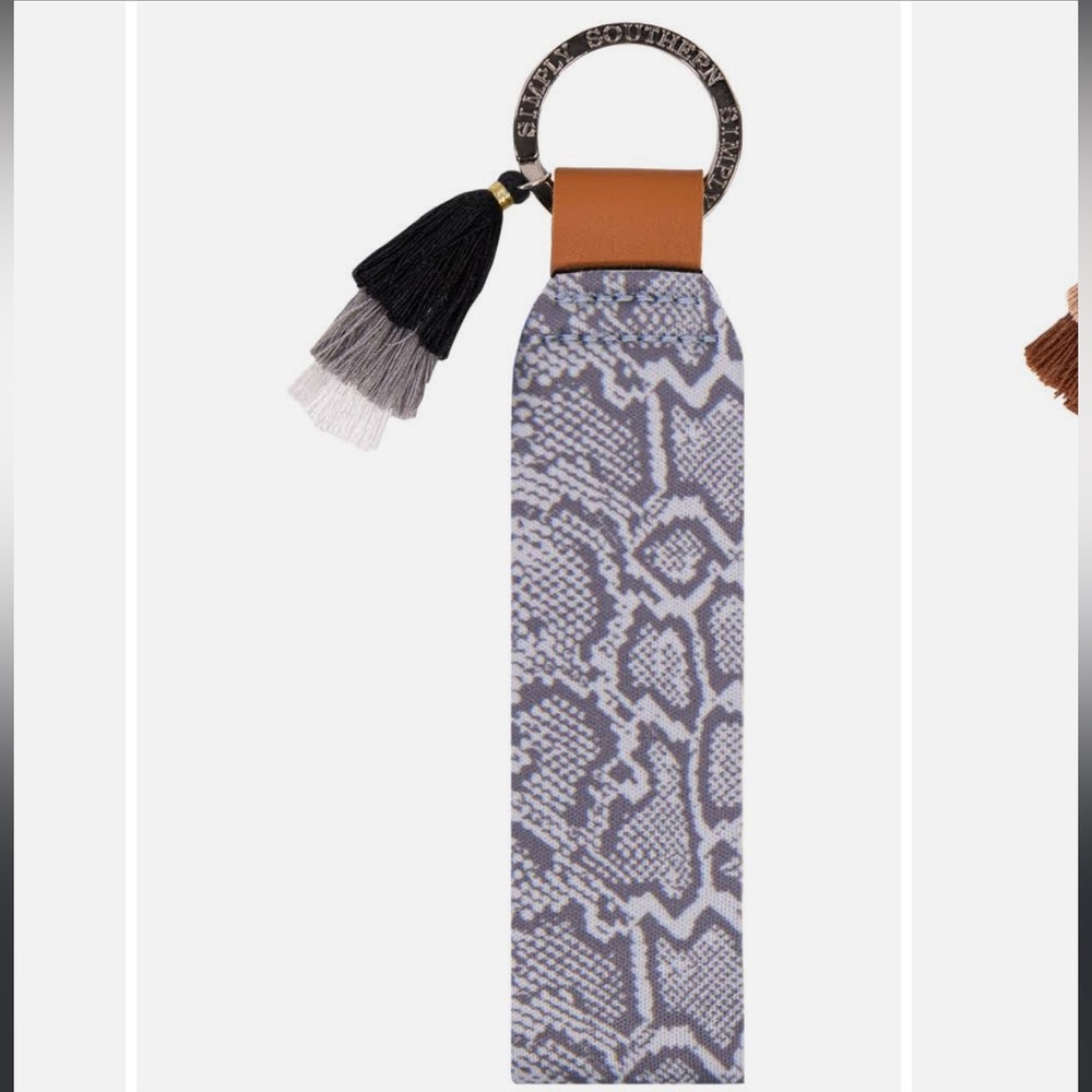 🌺Simply Southern Key Fob - Snake